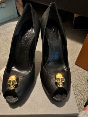 Black Women's Peep-Toe Heels with Gold Skull Accent